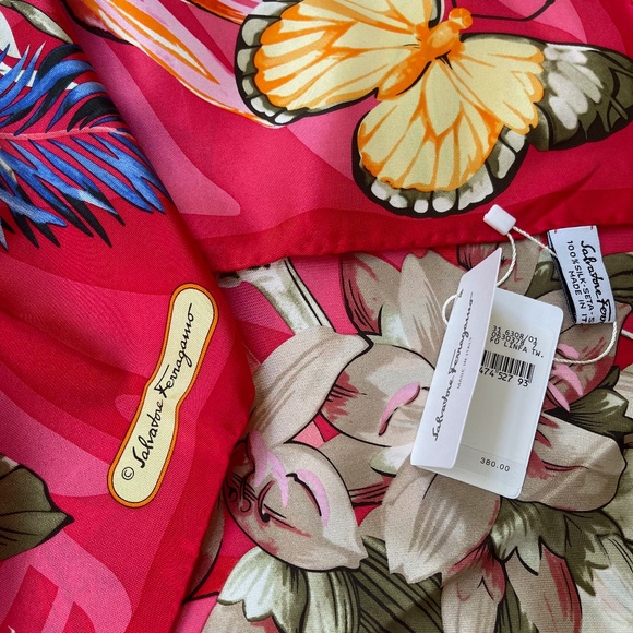 New Salvatore Ferragamo Scarf Butterfly in Flower Garden Silk Wrap - Picture 13 of 15